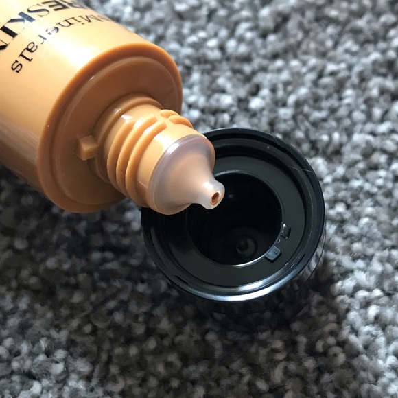 bareMinerals BARESKIN Foundation- Caramel & Walnut - Picture 3 of 6